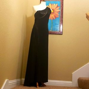 Venus One Shoulder Maxi Black Dress